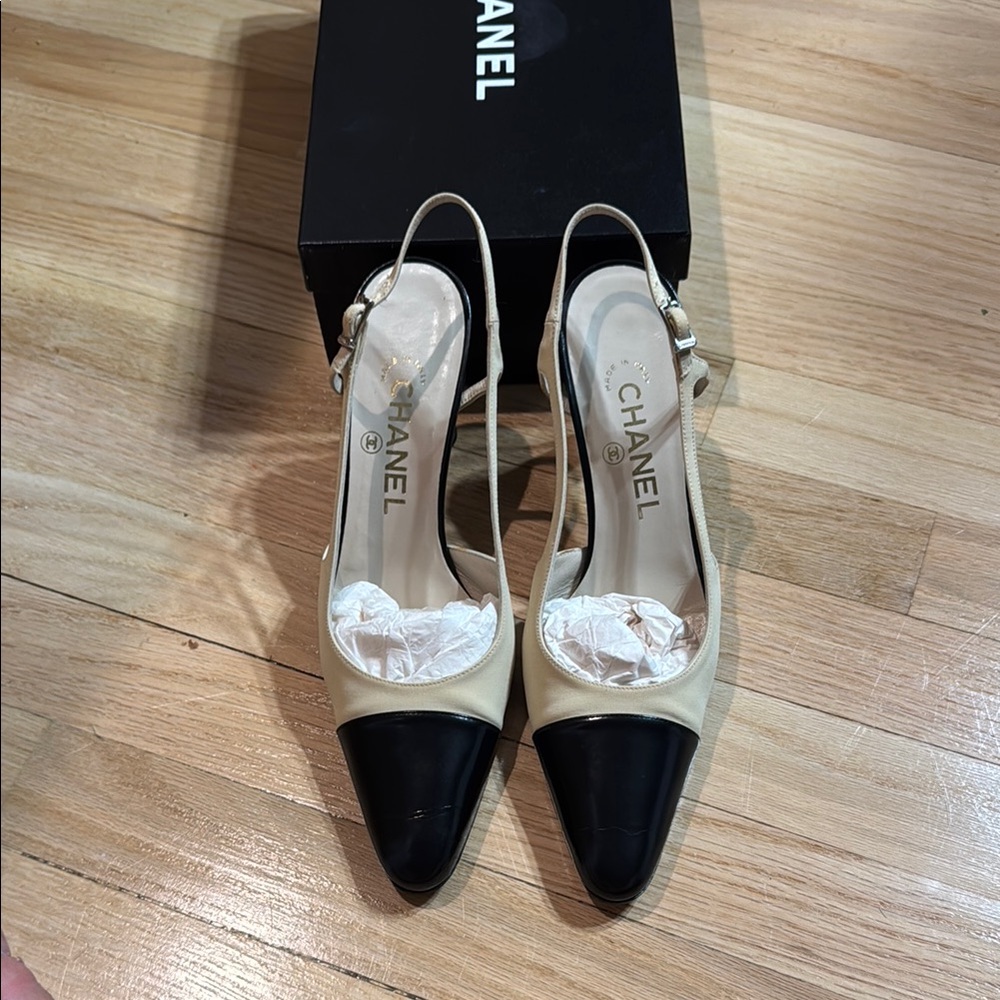CHANEL Cream and Black Heels with Slingback Design